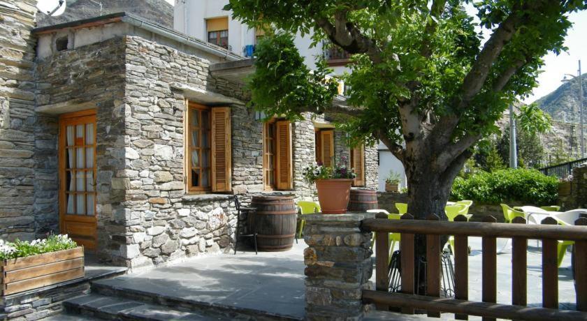 Hotel Lamoga Llavorsi Ngoại thất bức ảnh