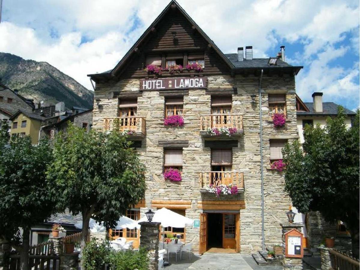 Hotel Lamoga Llavorsi Ngoại thất bức ảnh