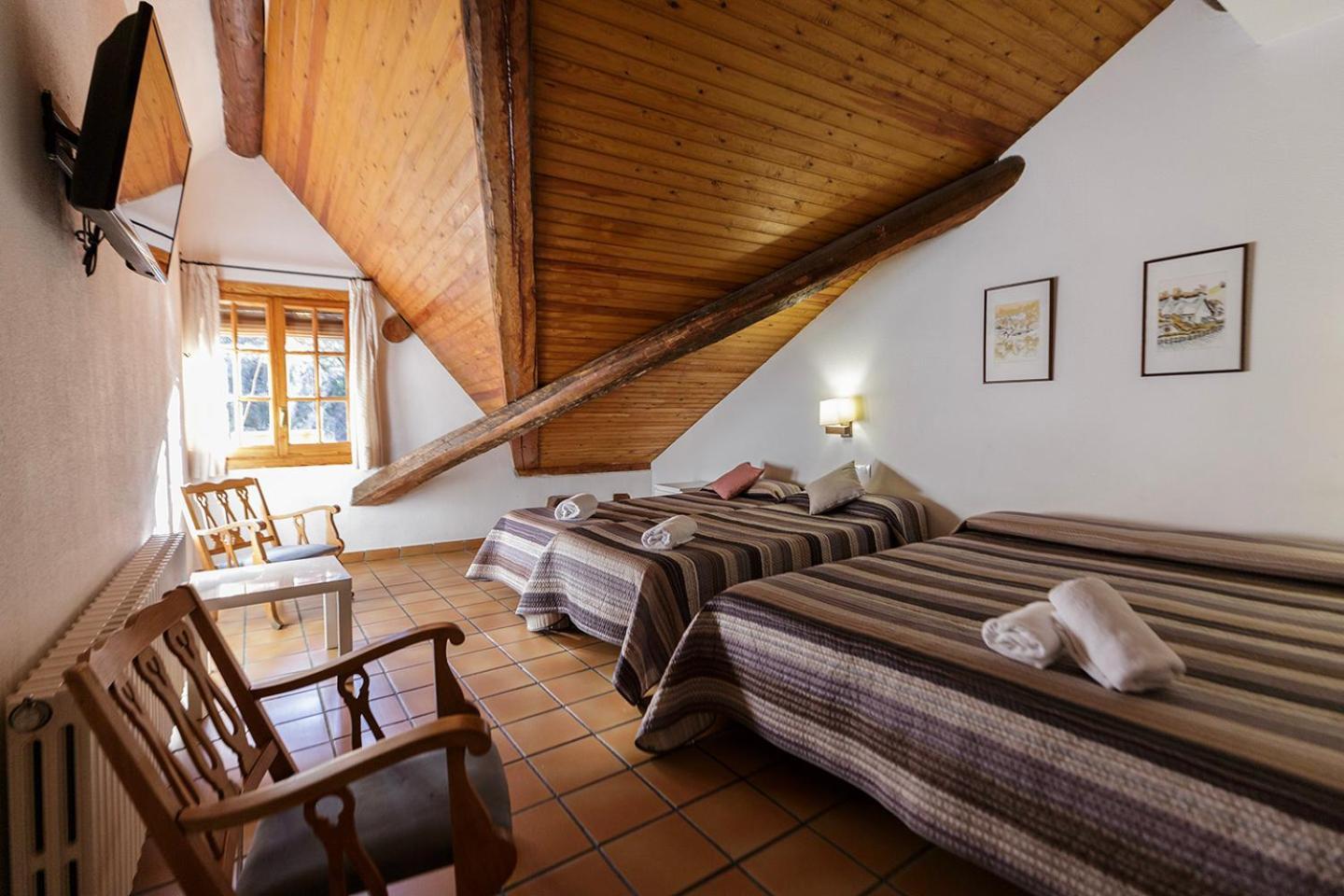 Hotel Lamoga Llavorsi Ngoại thất bức ảnh