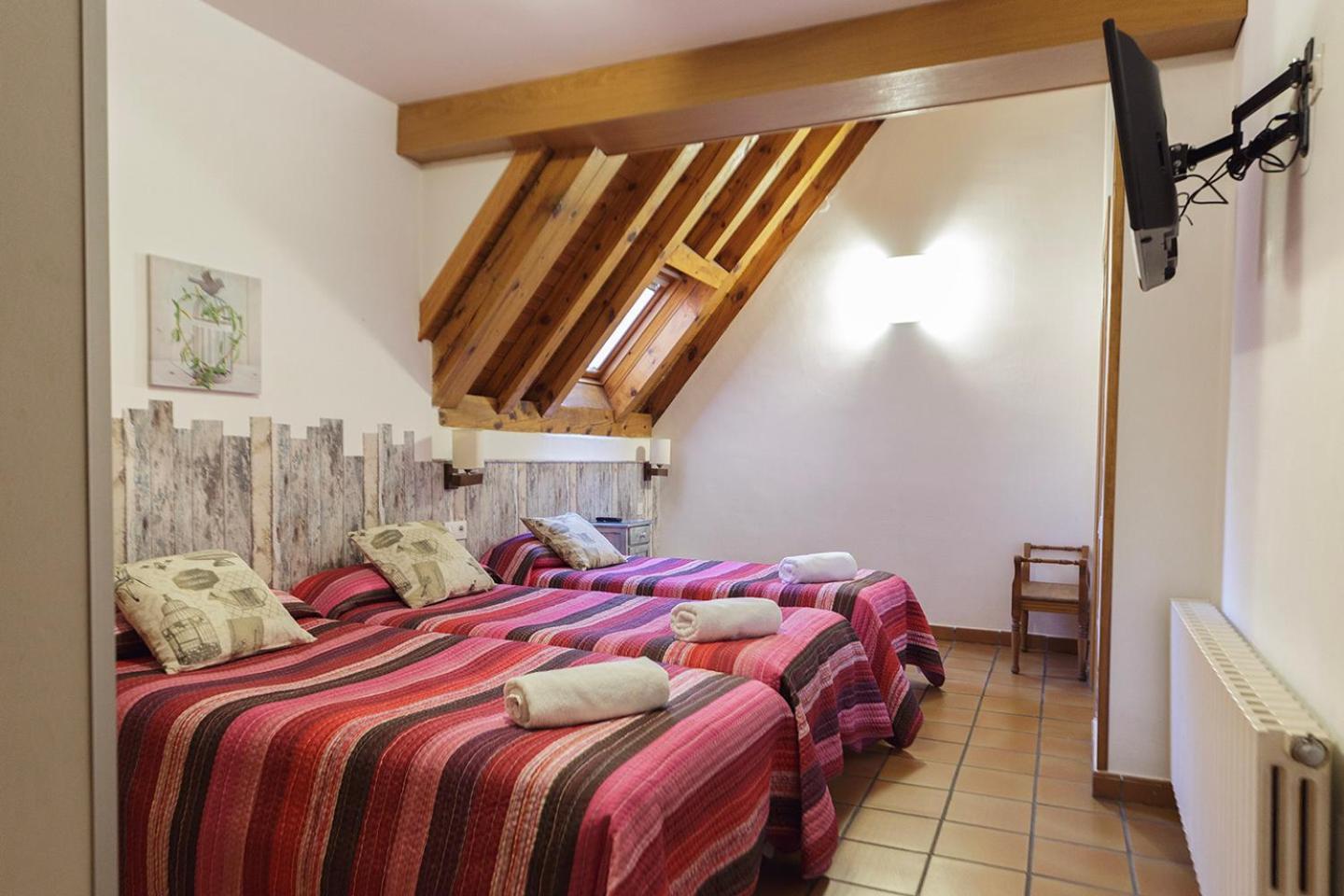 Hotel Lamoga Llavorsi Ngoại thất bức ảnh